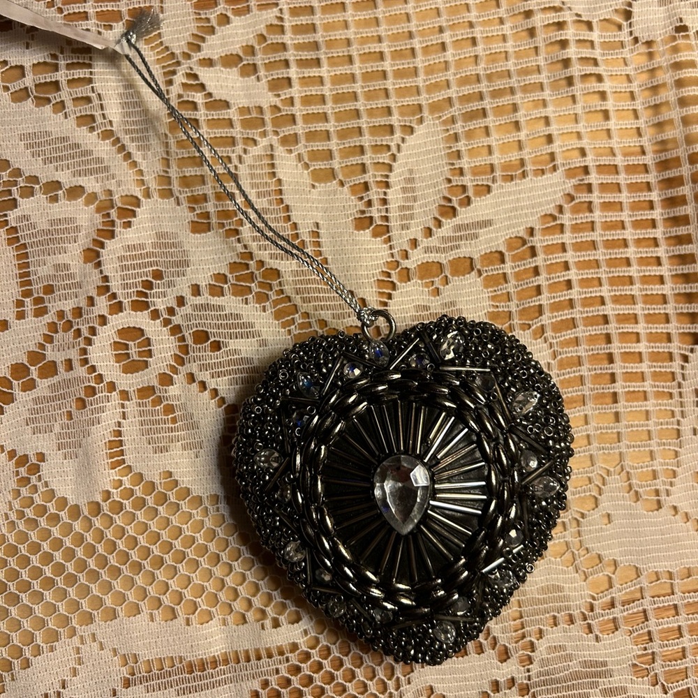 🎄🆕❤️Gorgeous Beaded Heart Christmas Ornament❤️ New! Made in India